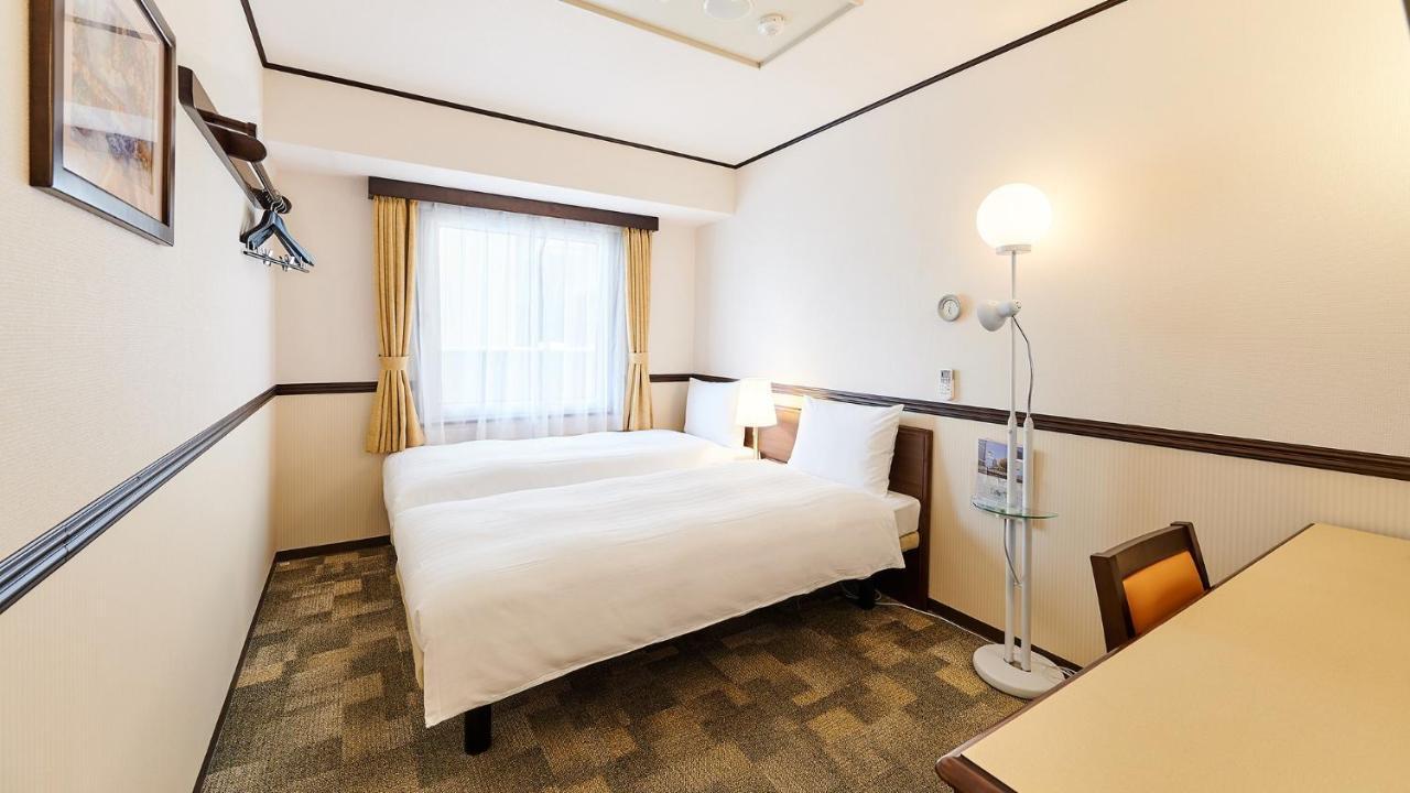 Toyoko Inn Kashiwa Eki Nishi Guchi Exterior foto