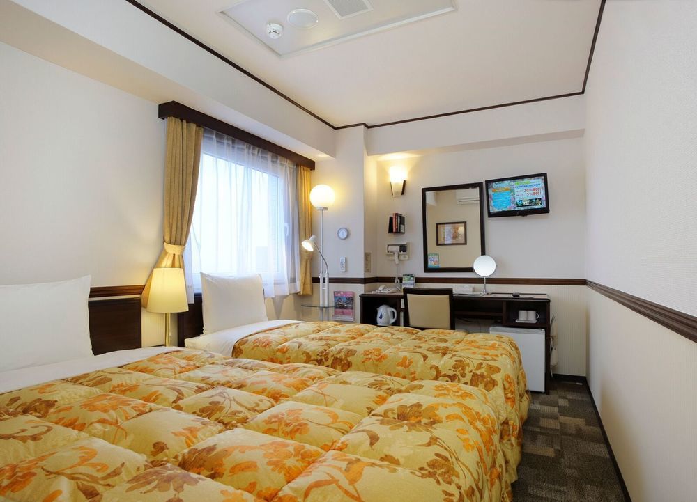 Toyoko Inn Kashiwa Eki Nishi Guchi Exterior foto